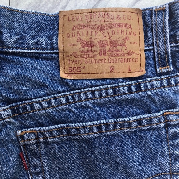 Vintage Levi’s 555 High Waisted Jean Shorts - Picture 2 of 4